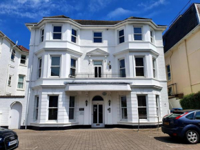 Top quality two bed apartment near beach front